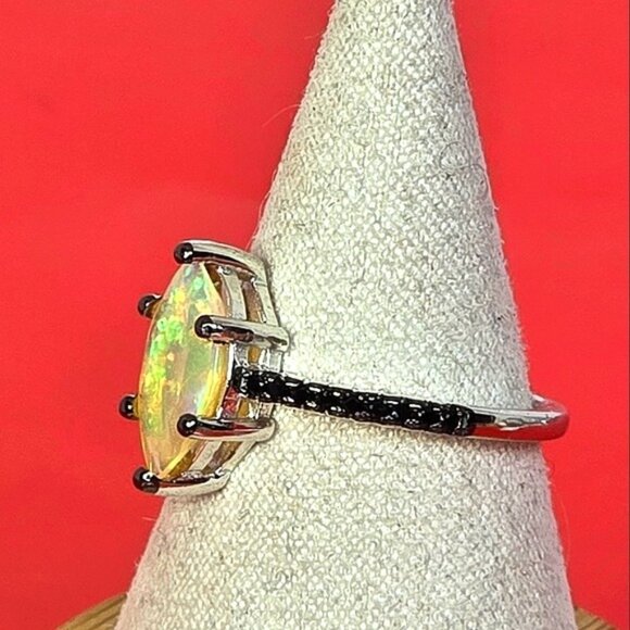 925 Sterling Silver Set: Earrings & Ring Sz 7.5 with Natural Ethiopia Fire Opal. - Picture 10 of 16